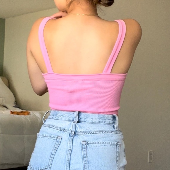 Super cute super comfortable crop top pink got it from Cotton on - Picture 2 of 3